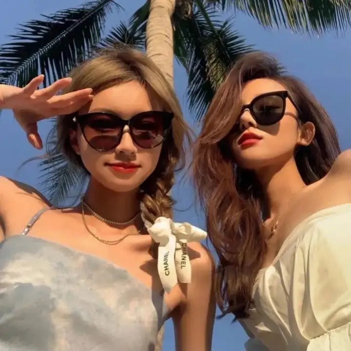 远看是蔚蓝的春天 封面